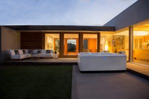 STIL-modern-hot-tub-evening