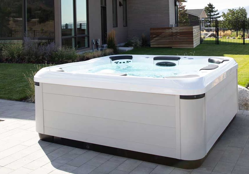 bullfrog-hot-tub-backyard